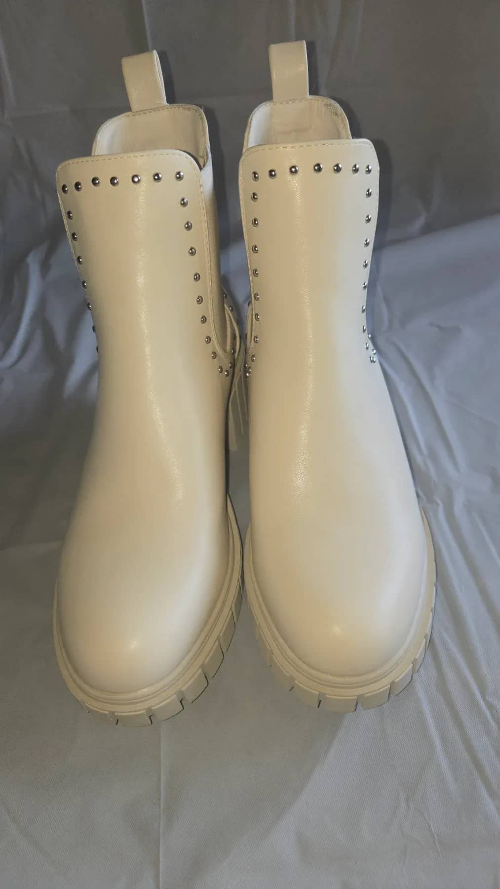 Merry Scott Bottines de couleur beige talon 5 cm avec détails argenté - Bottine - vue 4