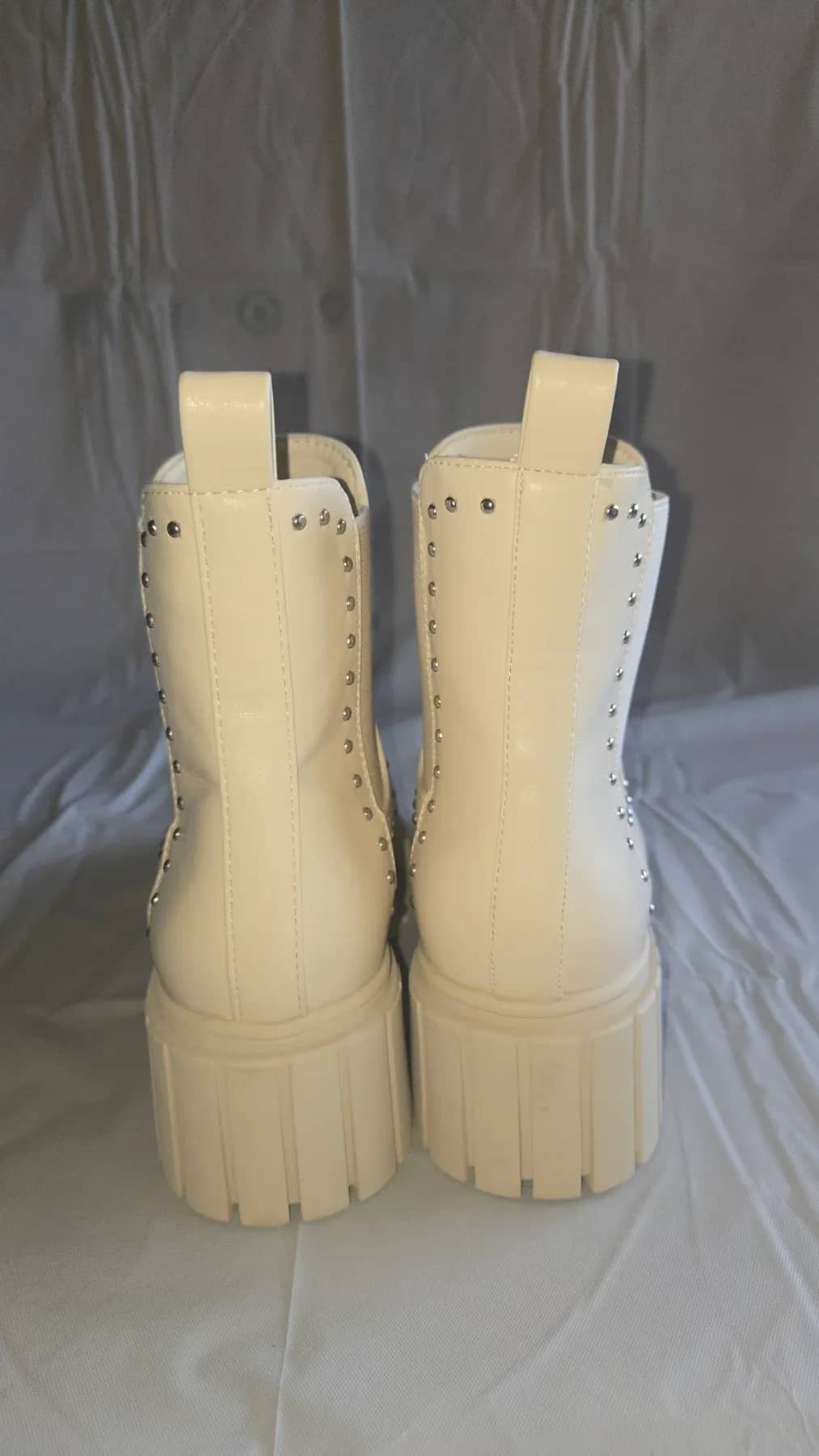 Merry Scott Bottines de couleur beige talon 5 cm avec détails argenté - Bottine - vue 5