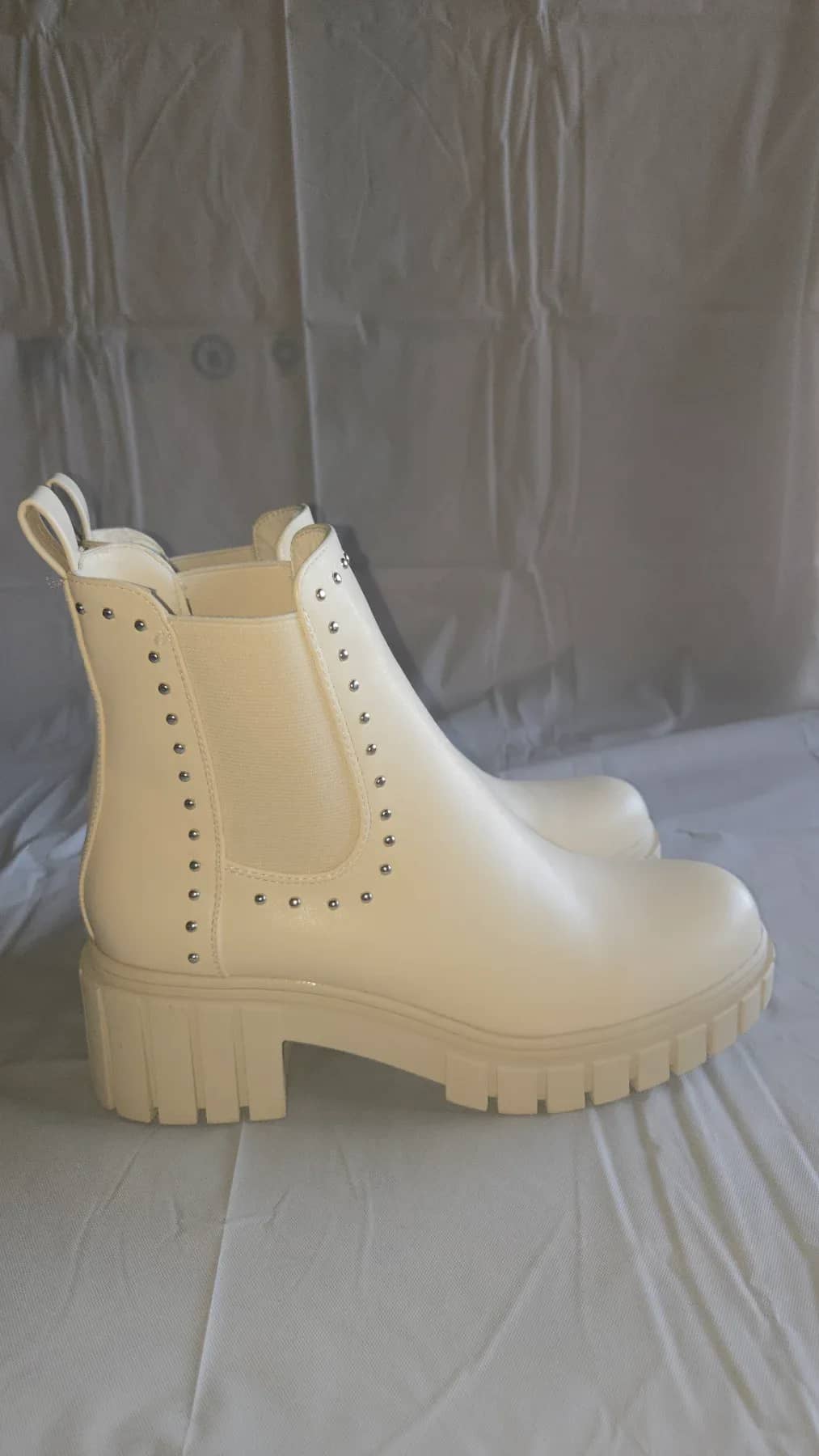 Merry Scott Bottines de couleur beige talon 5 cm avec détails argenté - Bottine - vue 6