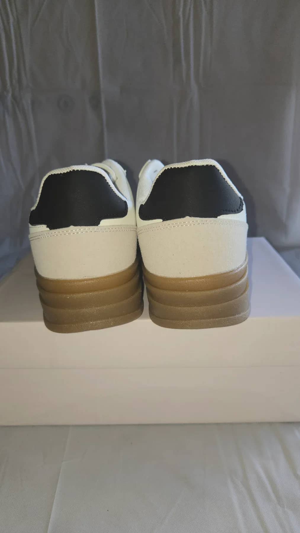 Basket semelle épaisse de couleur blanche bandes noires - vue 4