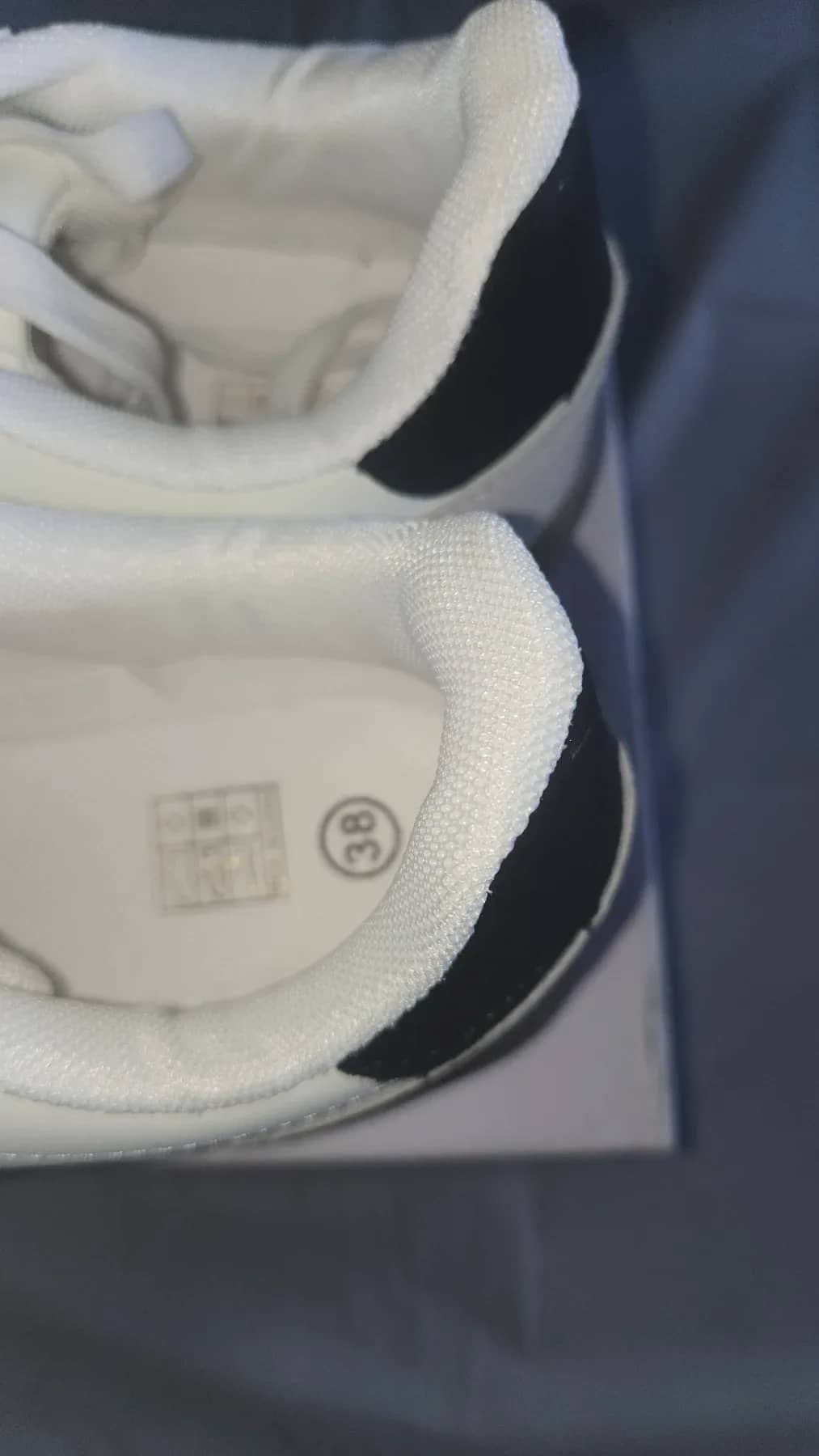 Basket semelle épaisse de couleur blanche bandes noires - vue 6