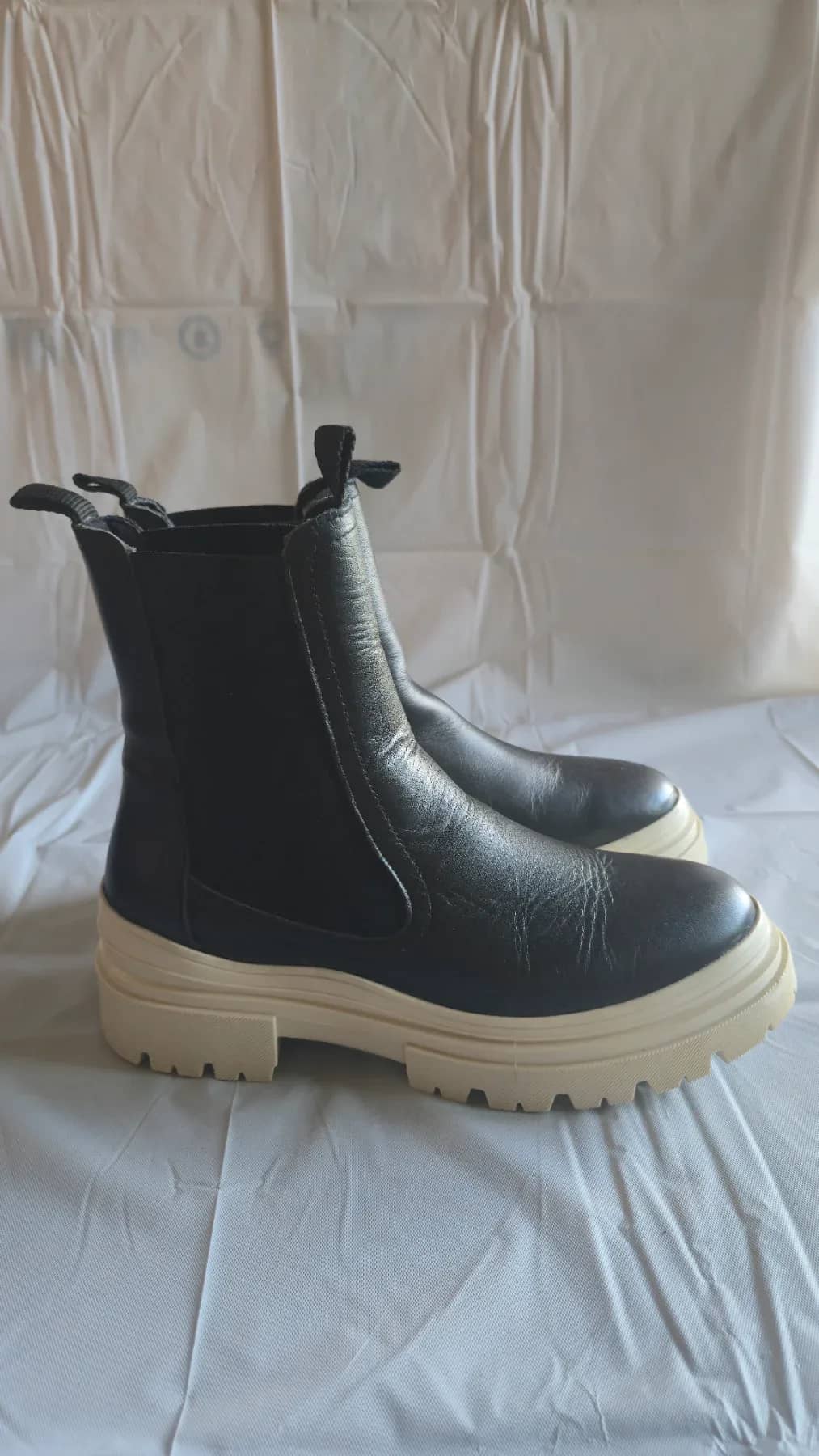 Sinéquanone Bottines de couleur noir avec semelle beige - vue 5