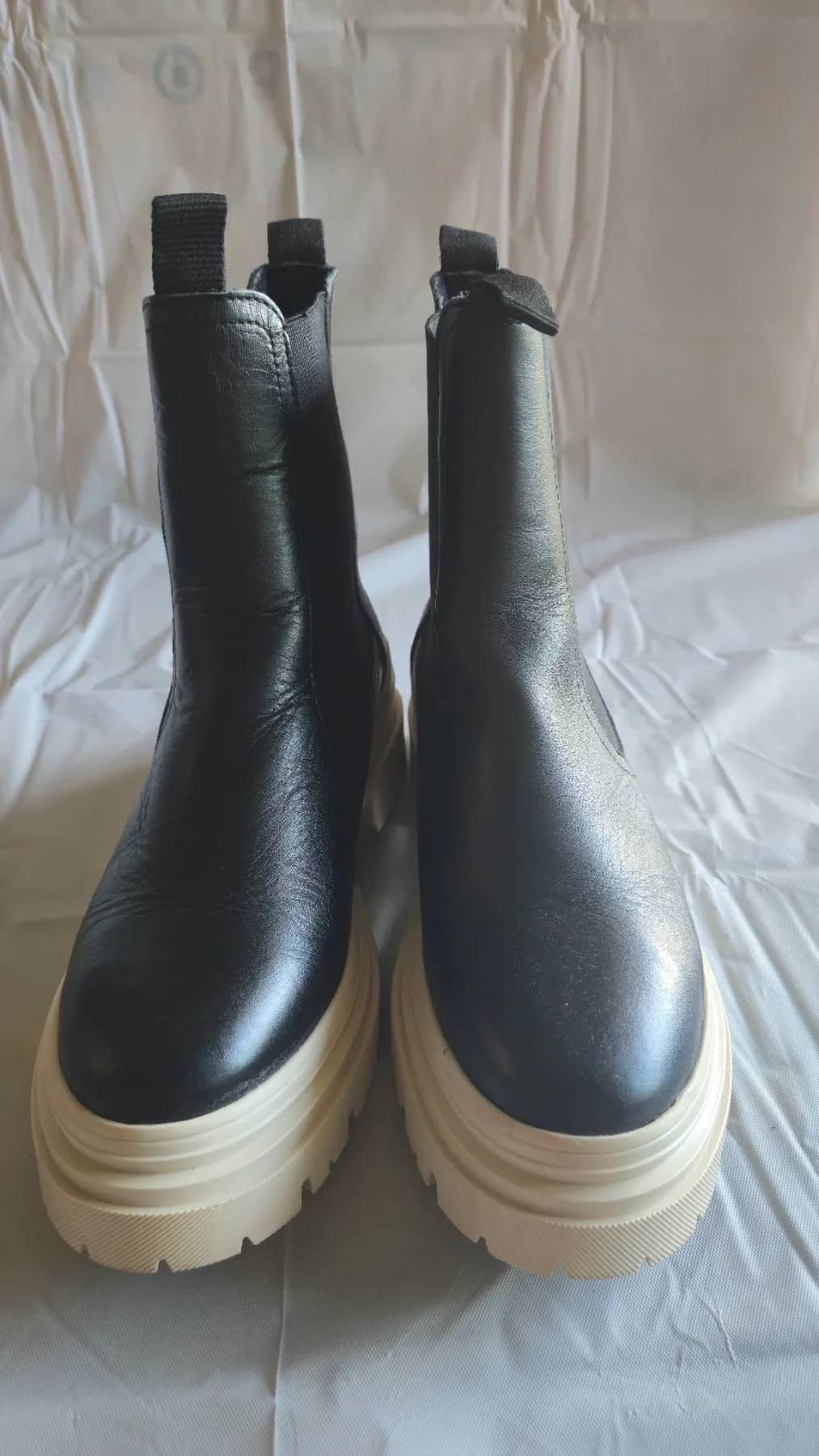 Sinéquanone Bottines de couleur noir avec semelle beige - vue 4