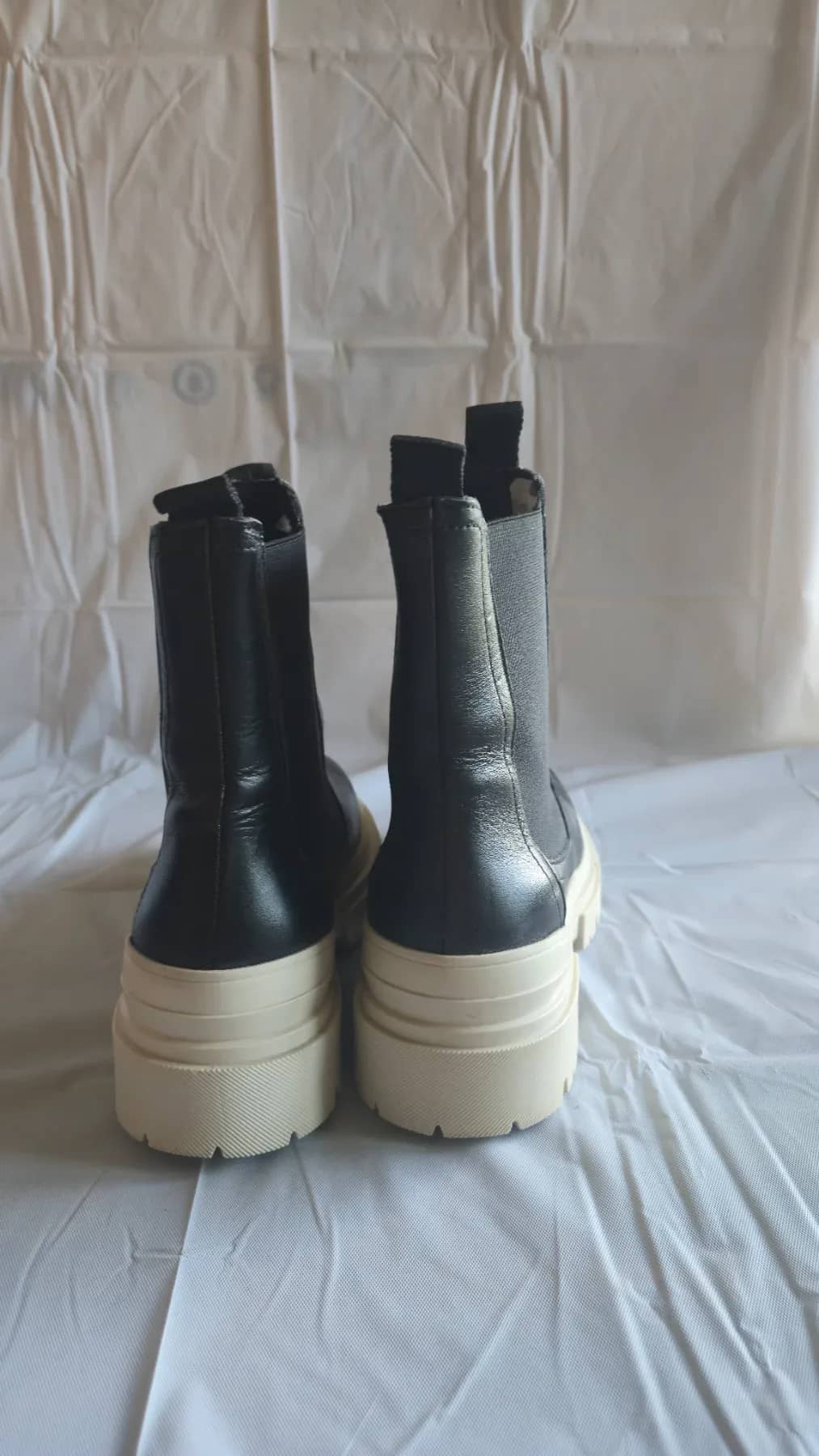 Sinéquanone Bottines de couleur noir avec semelle beige - vue 7