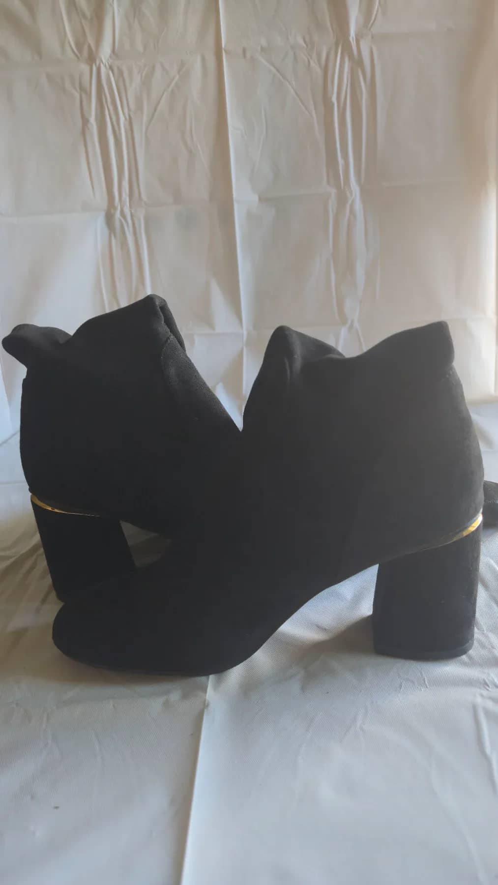 My Botega Cuissarde à talon de couleur noire détail doré en haut du talon - vue 3