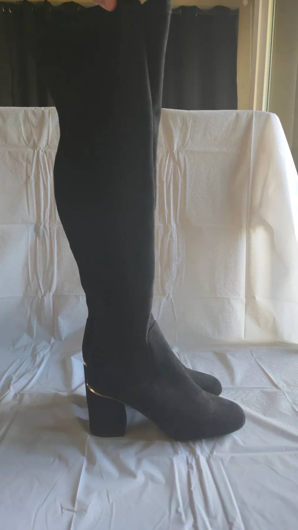 My Botega Cuissarde à talon de couleur noire détail doré en haut du talon - vue 6