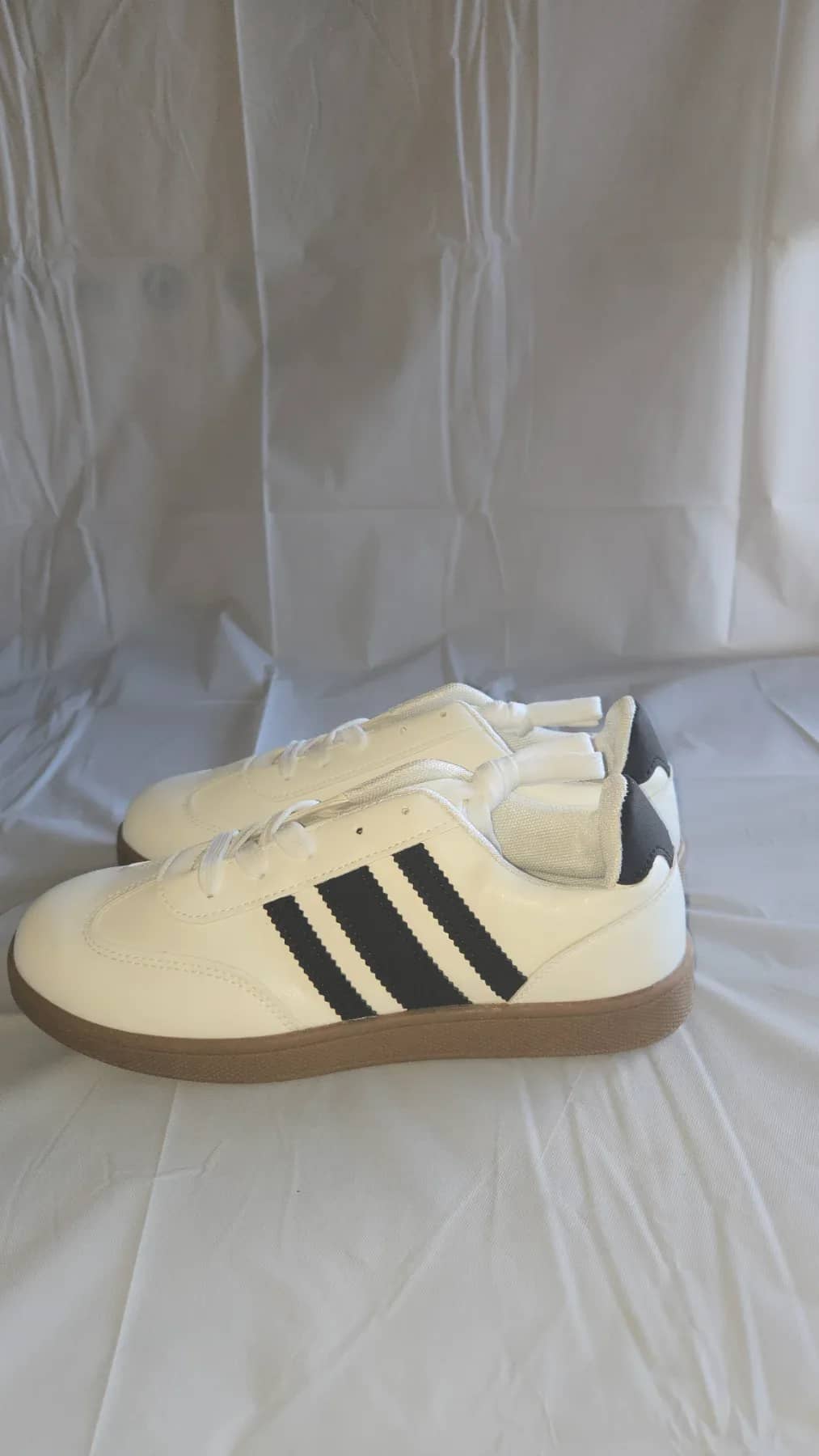 Basket de couleur blanche trois bandes noires - vue 3